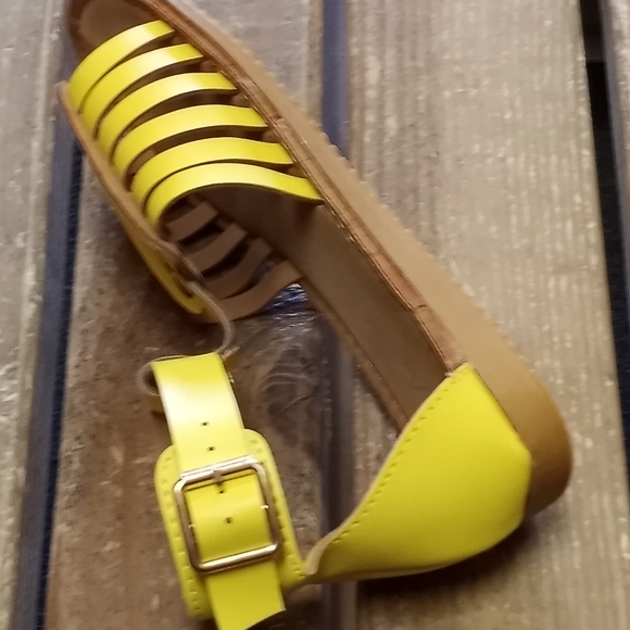 Women sandals size 6 8/2 - Picture 4 of 5